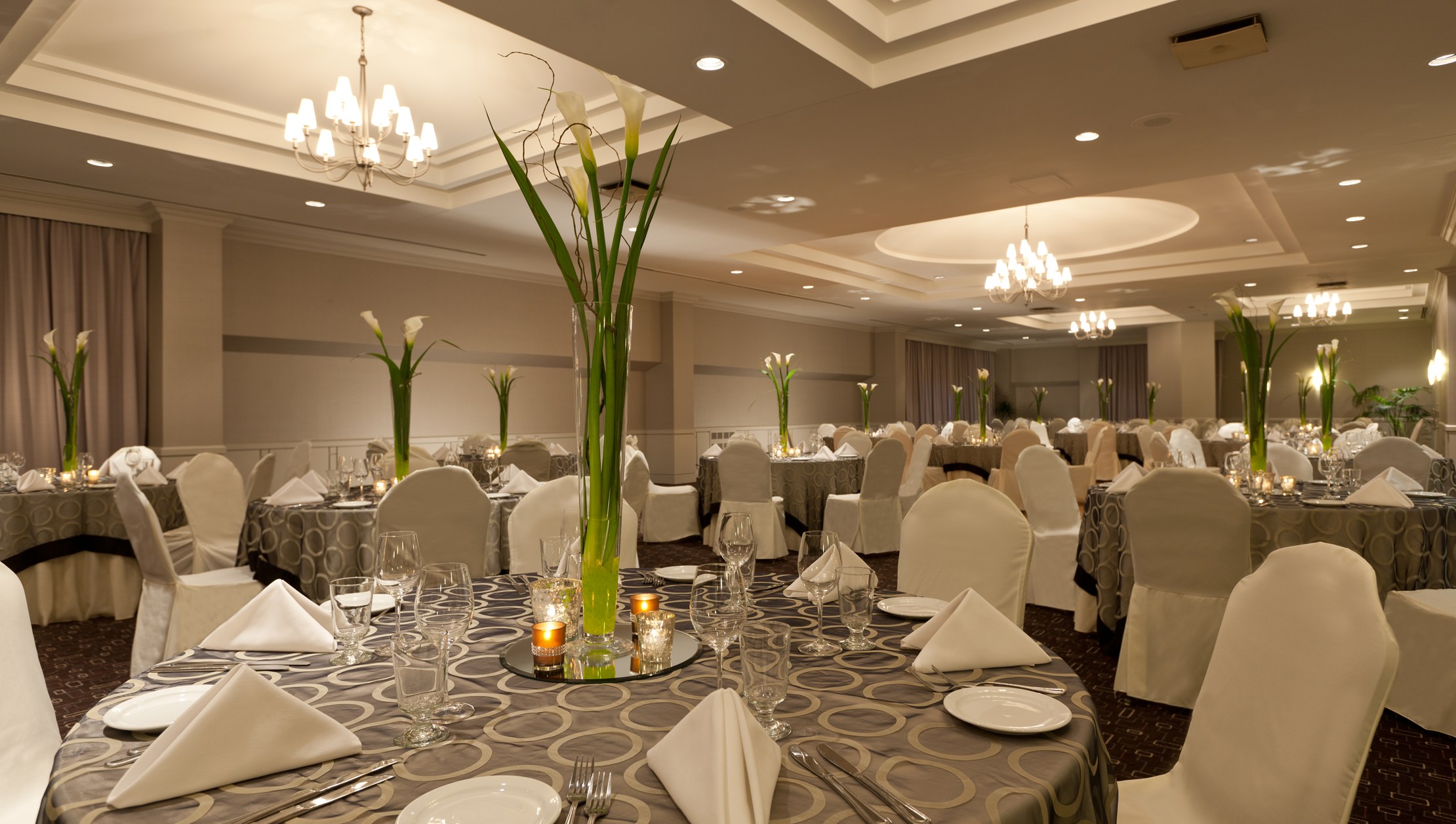 Photo of Holiday Inn Laval banquest hall with event seating