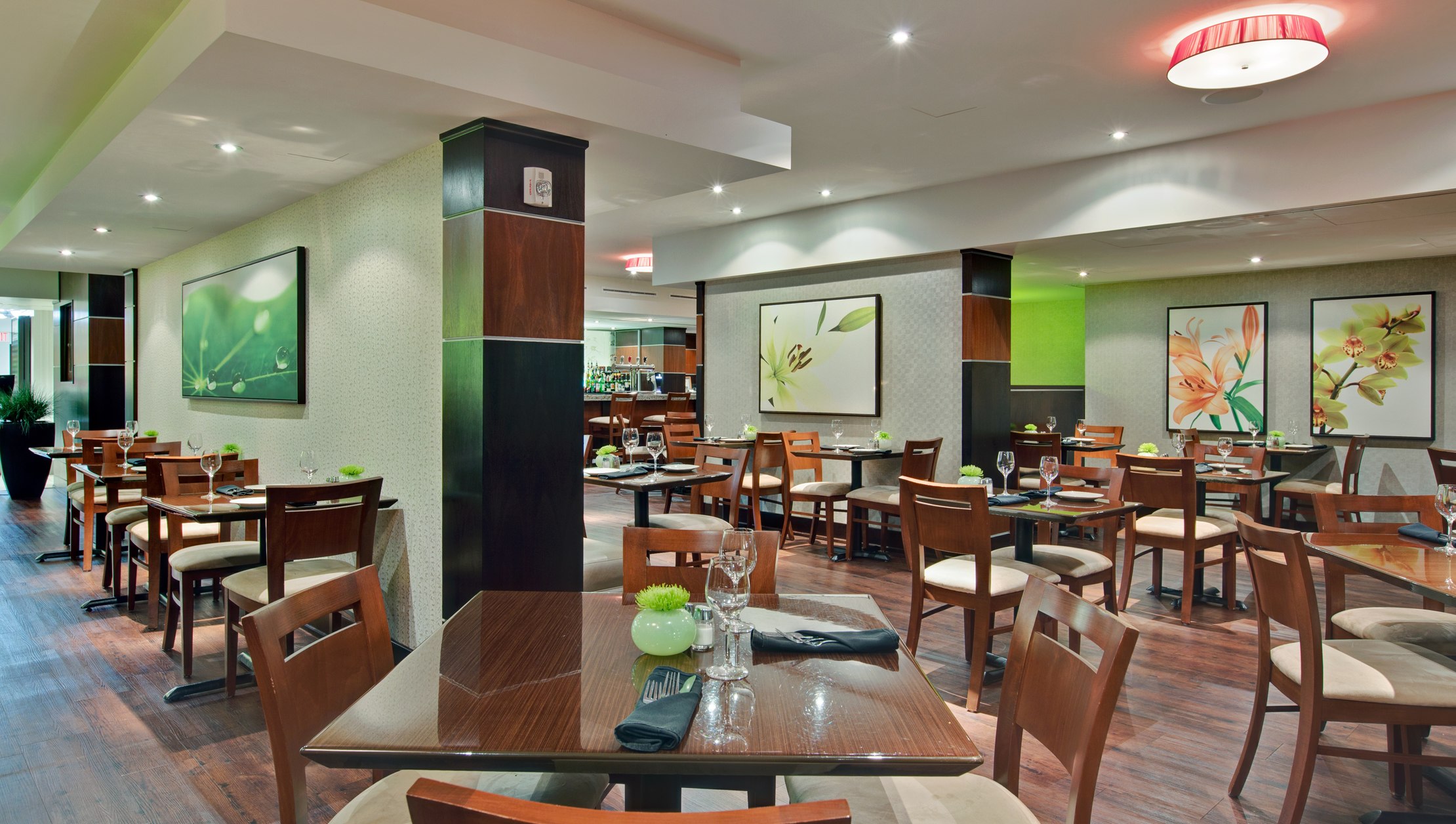 Holiday Inn KingstonWaterfront InnVest InnVest