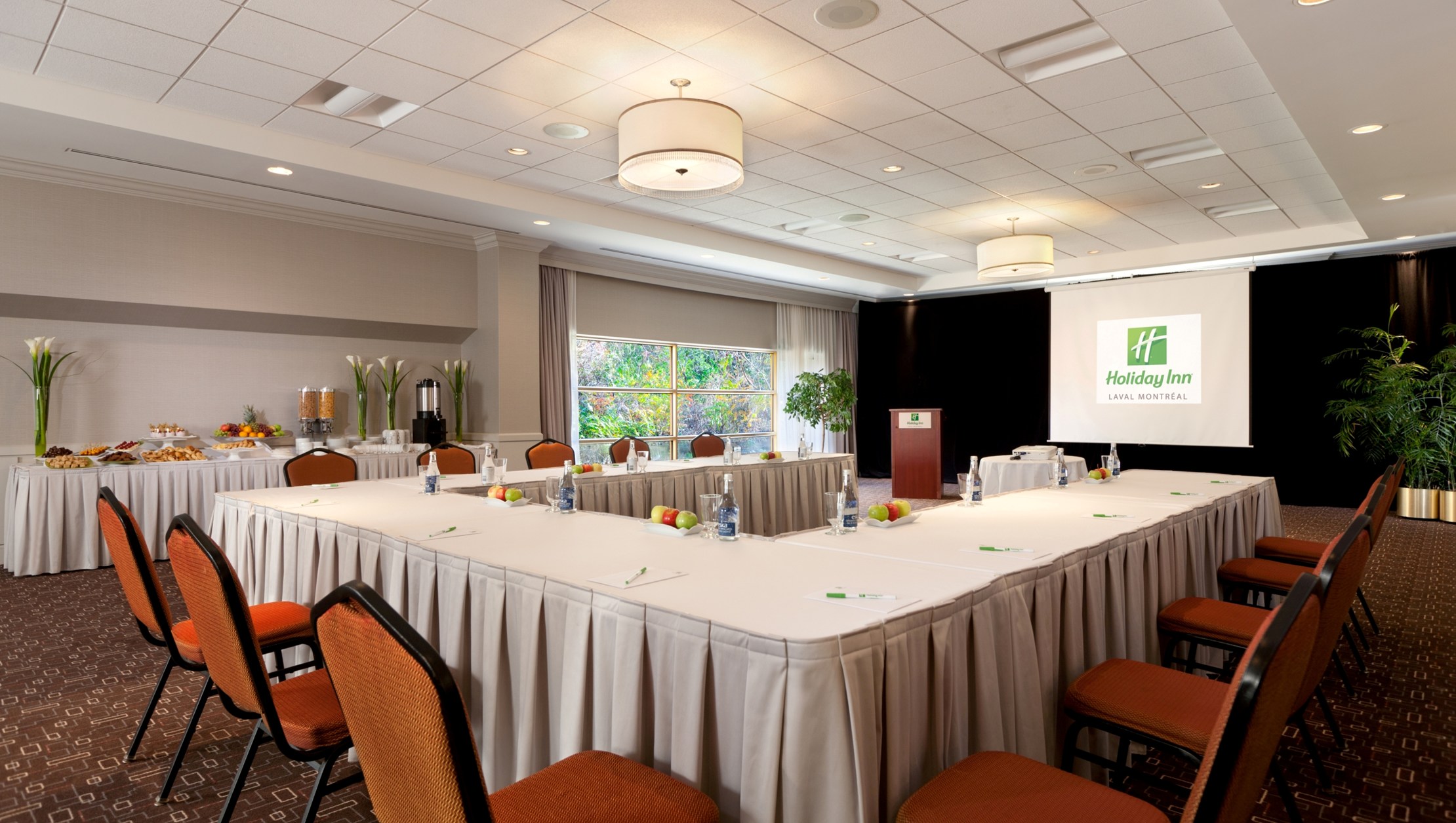 Photo of Holiday Inn Laval meeting room with seating