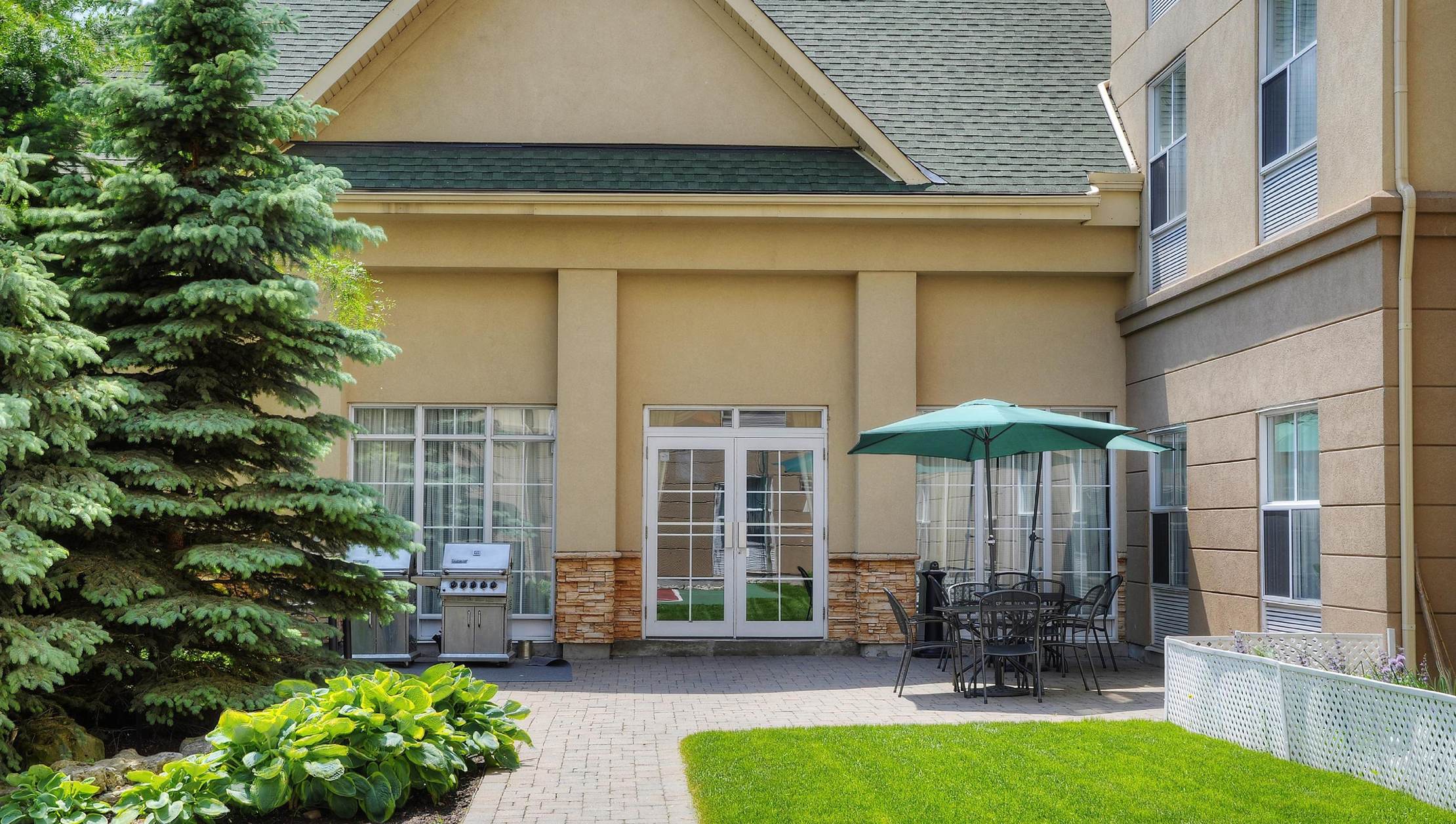 Photo of Homewood Suites by Hilton Burlington outdoor courtyard with seating area